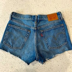 High waist Levi’s shorts